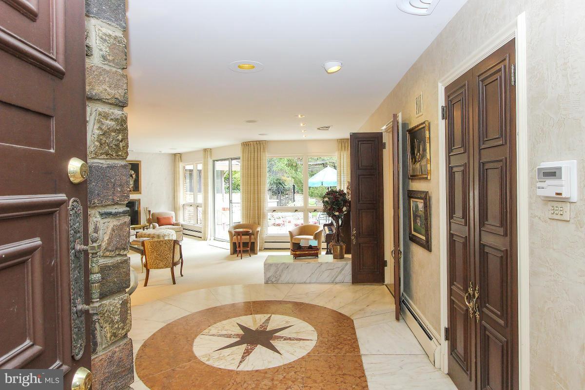 KENWOOD PARK - Residential