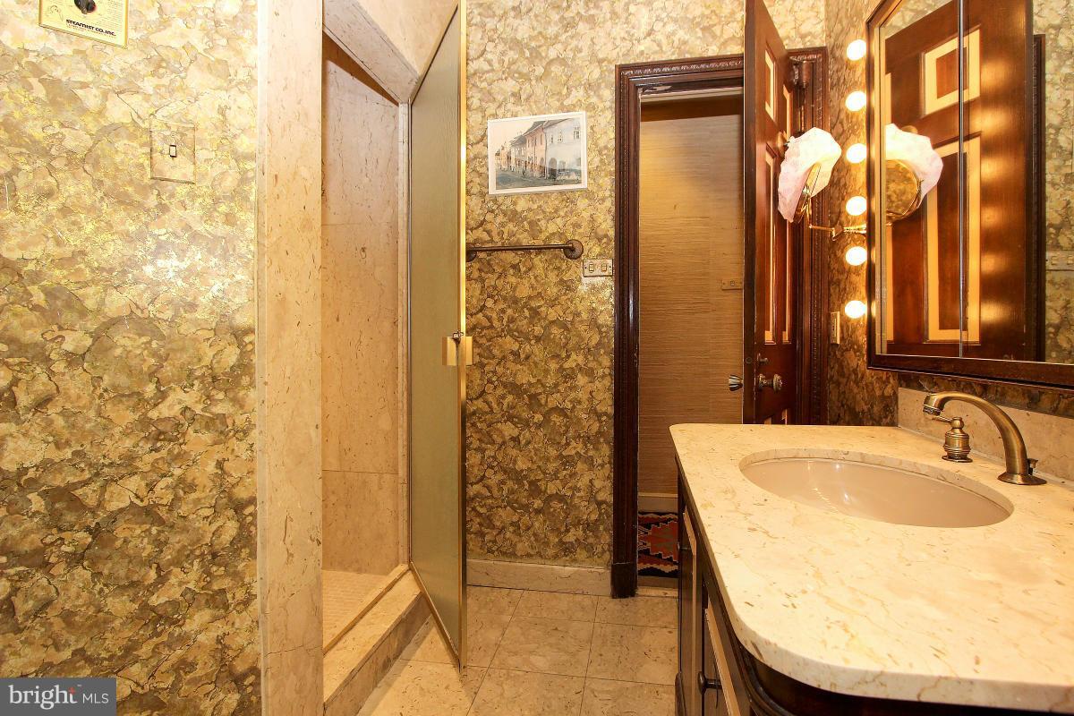 KENWOOD PARK - Residential