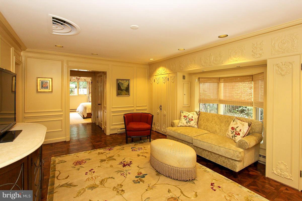 KENWOOD PARK - Residential