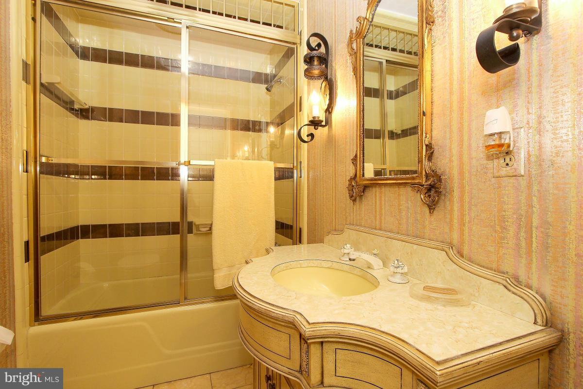 KENWOOD PARK - Residential