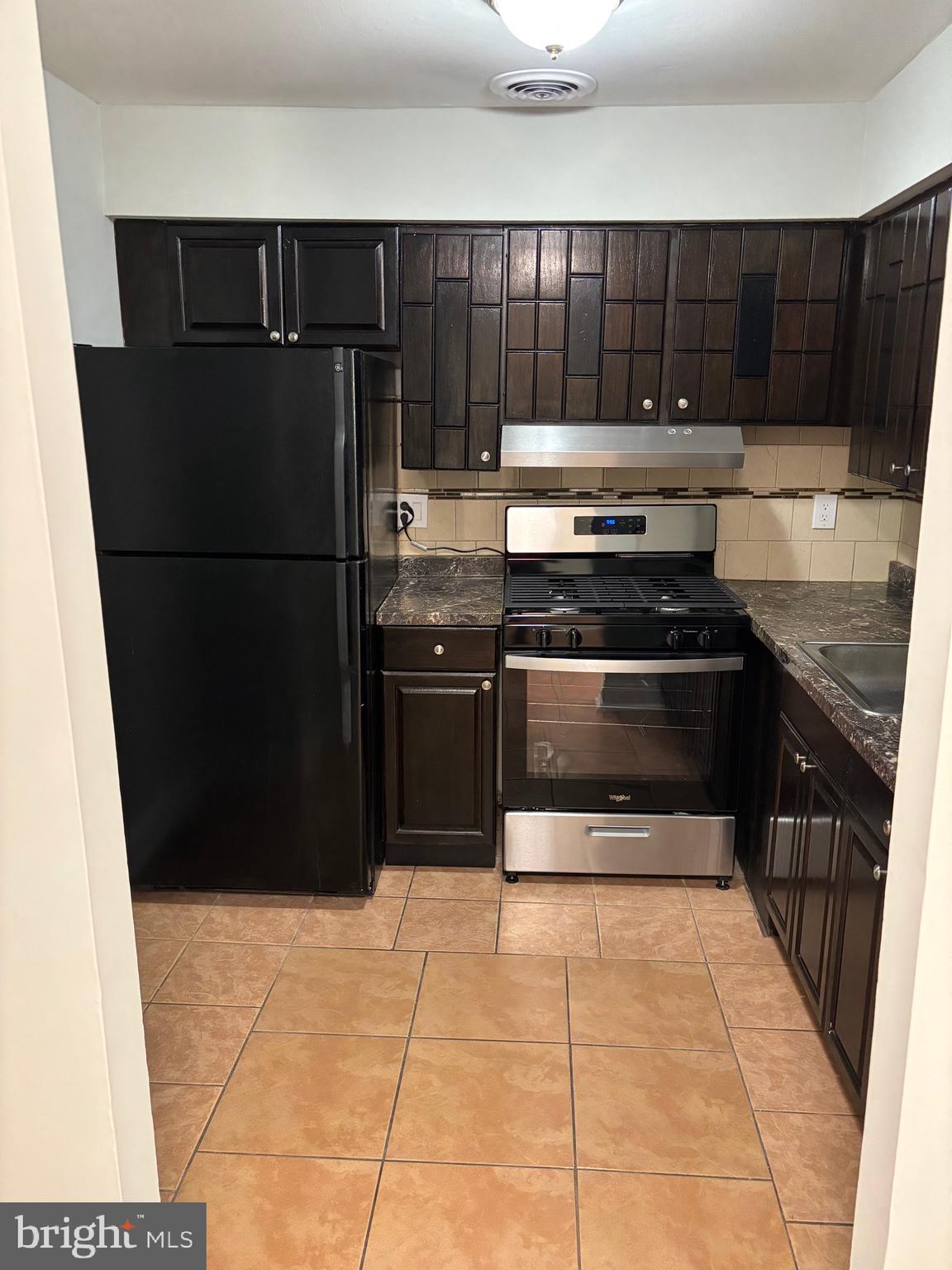 HOLMESBURG - Residential Lease