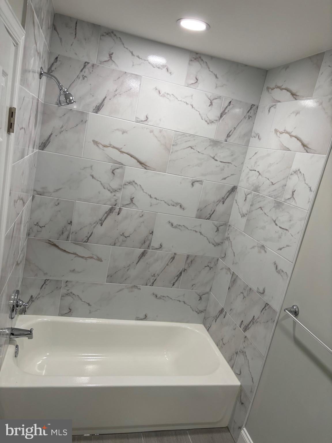 HOLMESBURG - Residential Lease