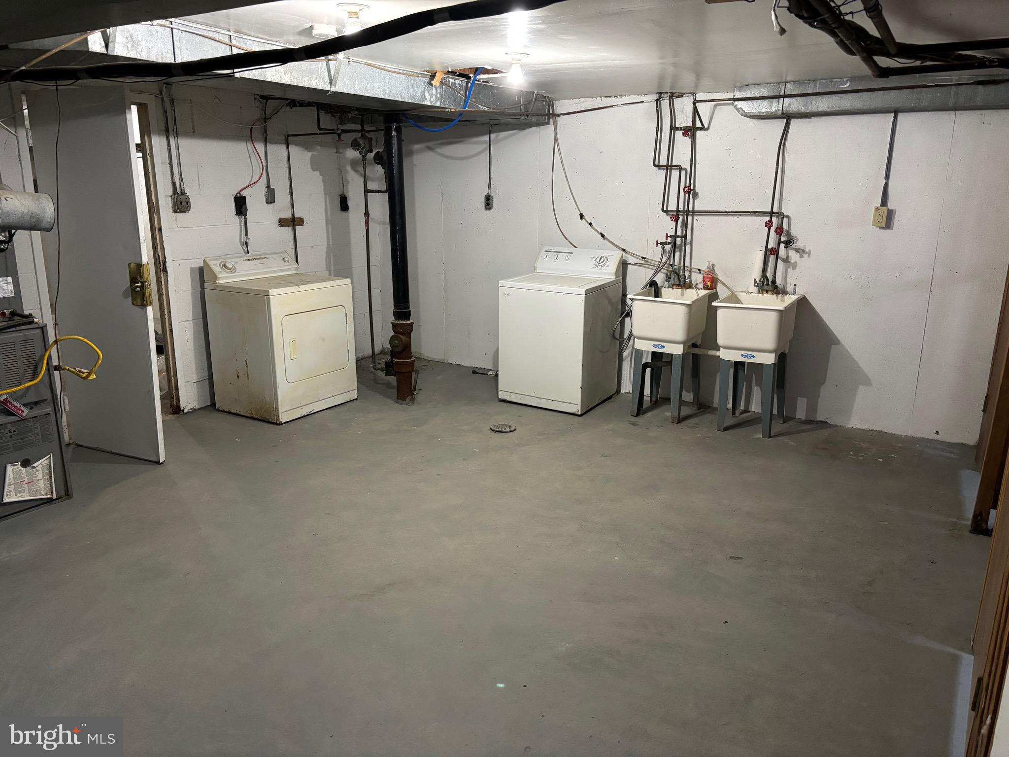 HOLMESBURG - Residential Lease