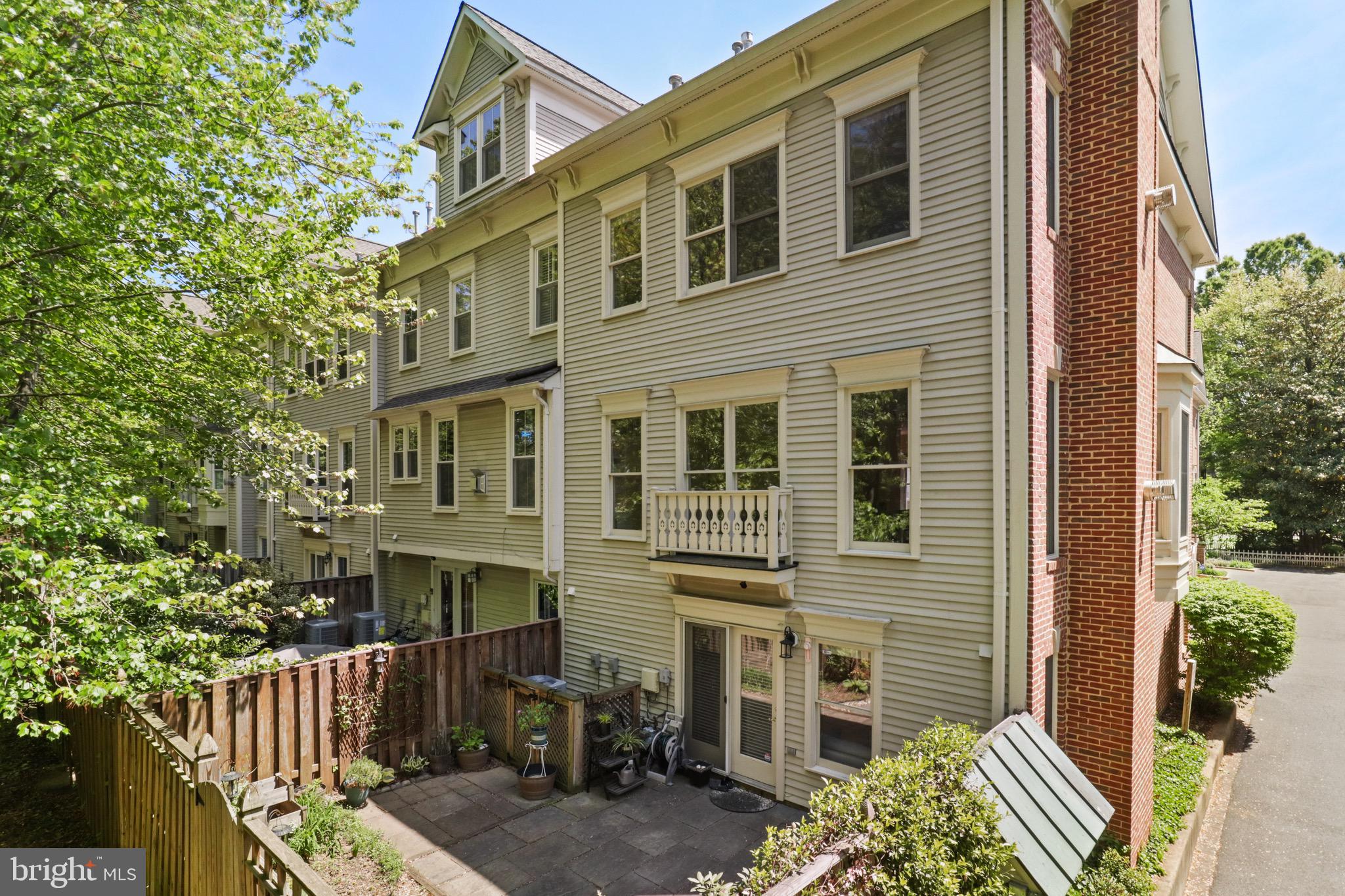 FENWICK COURT - Residential