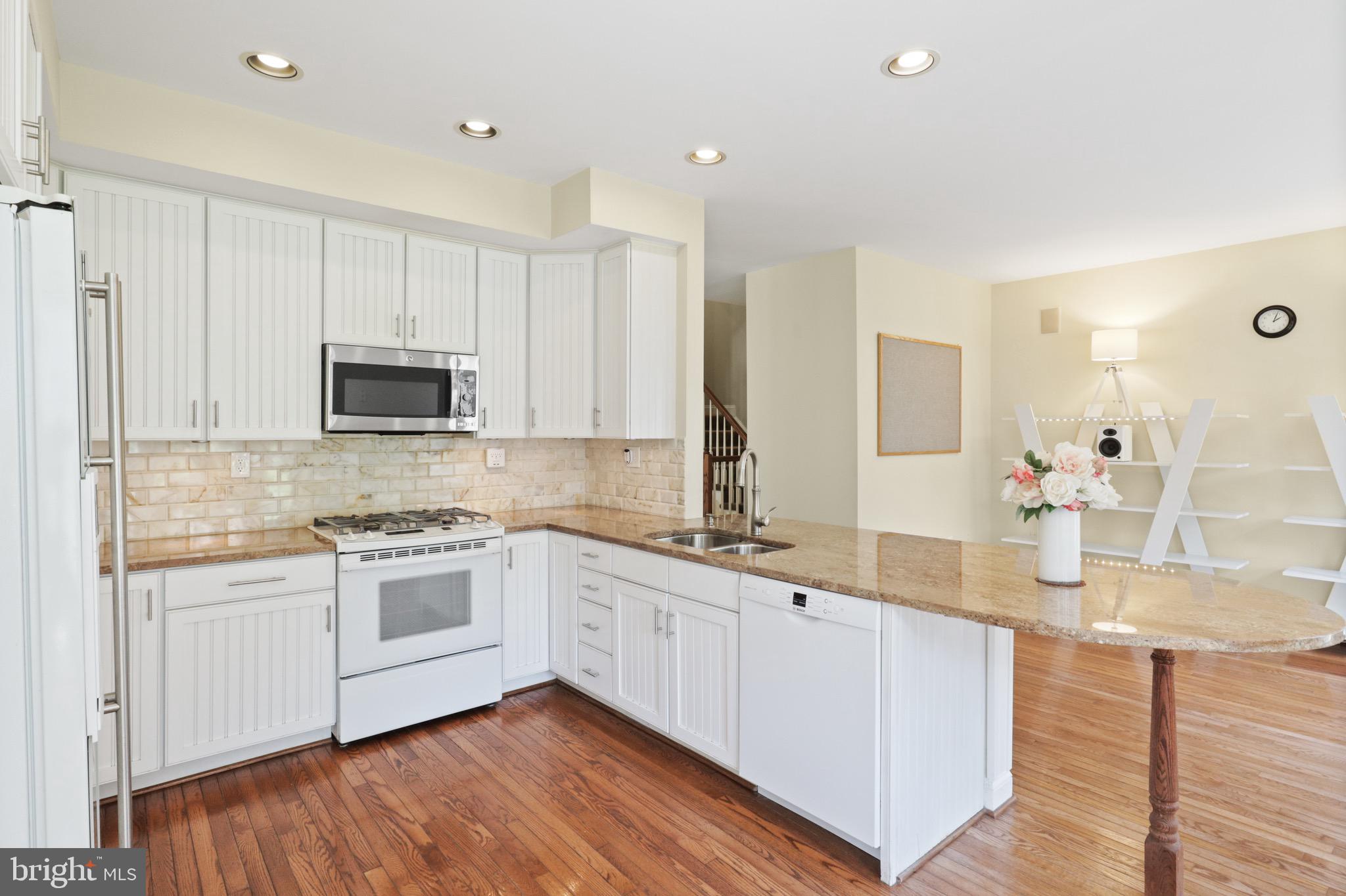 FENWICK COURT - Residential