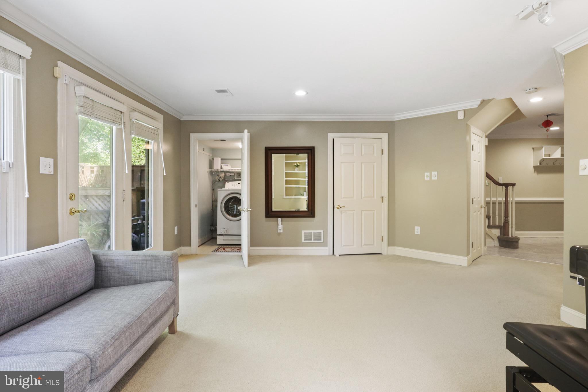 FENWICK COURT - Residential