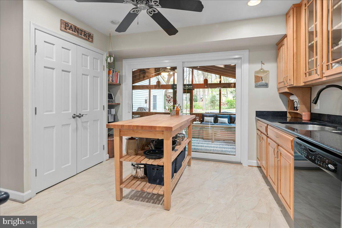 FAIRFAX VILLA - Residential