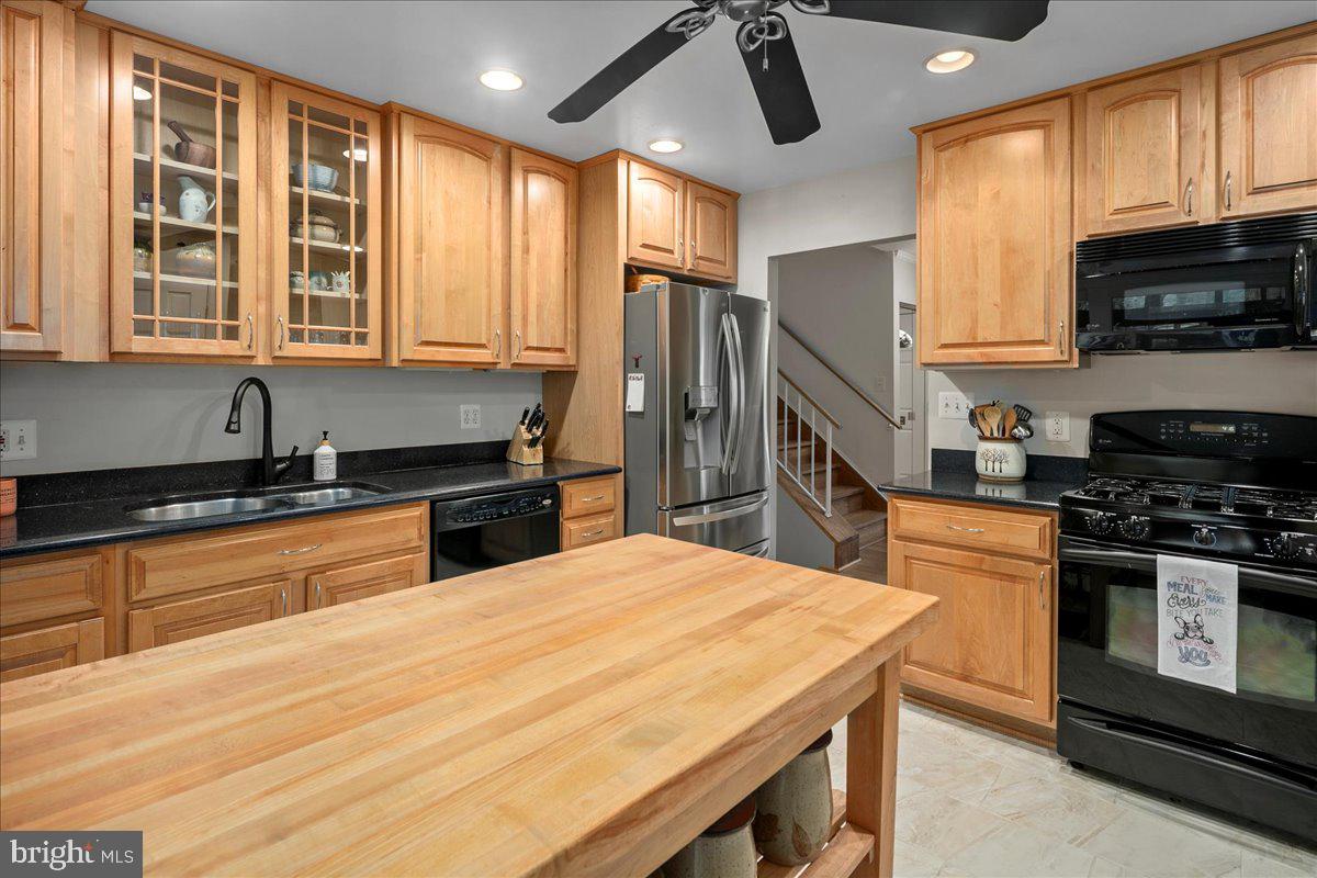 FAIRFAX VILLA - Residential