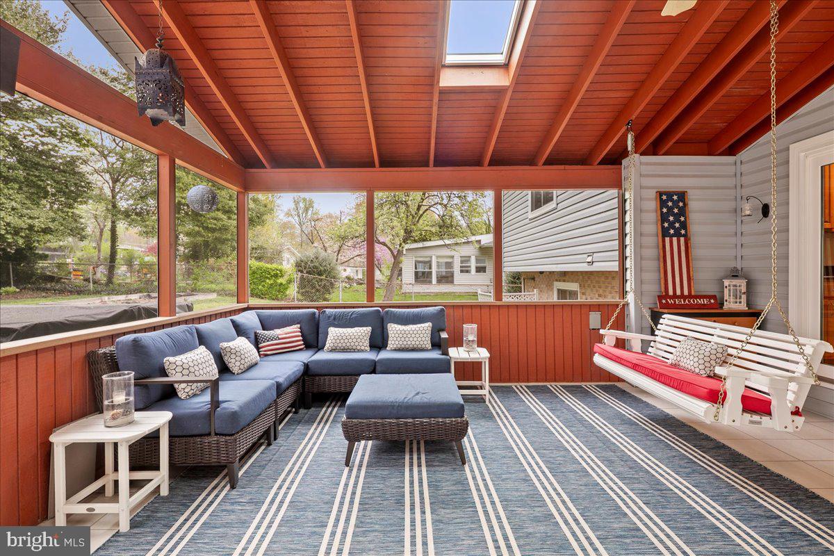 FAIRFAX VILLA - Residential