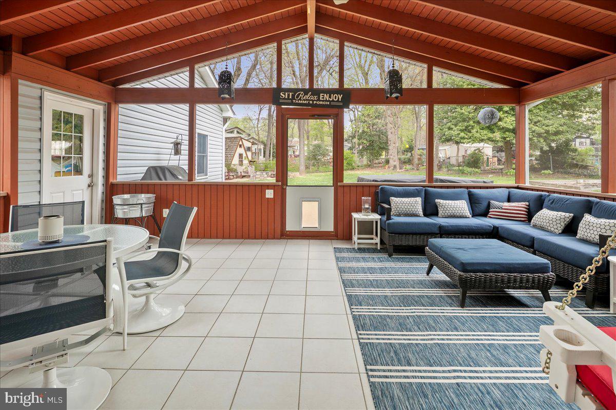 FAIRFAX VILLA - Residential