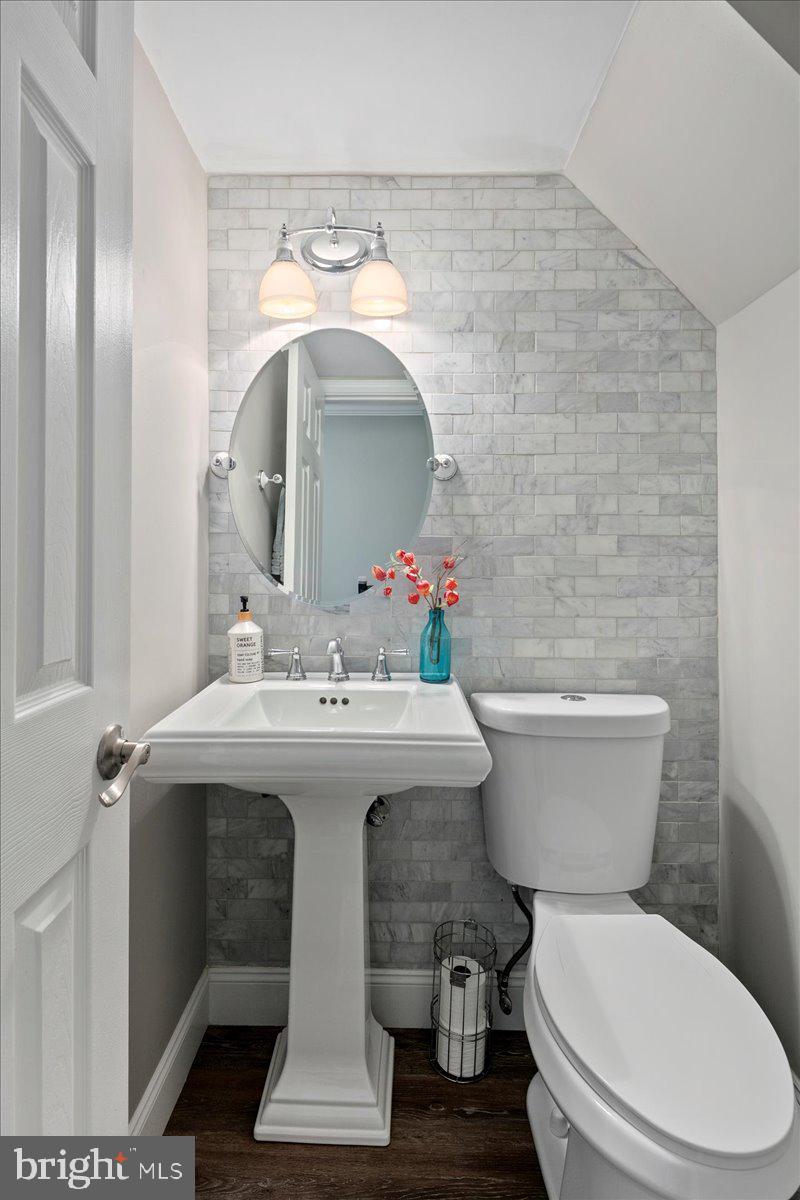 FAIRFAX VILLA - Residential