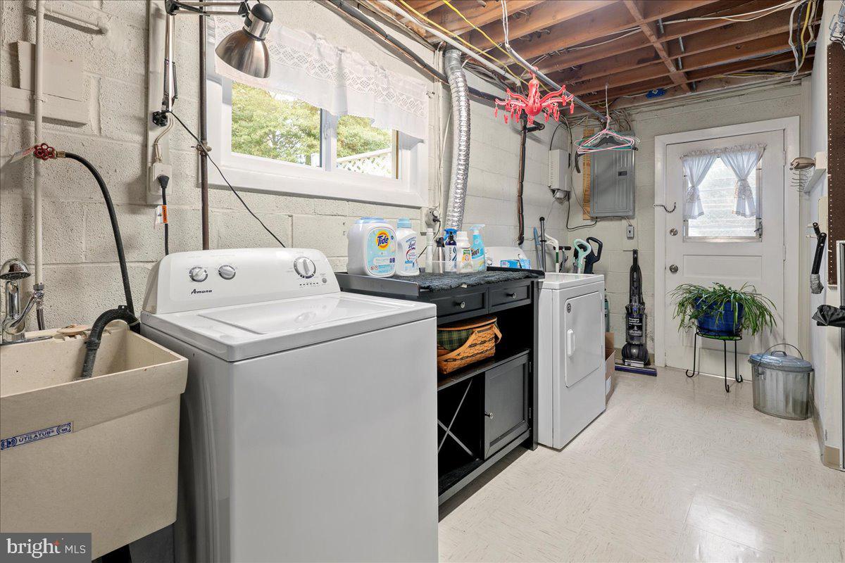 FAIRFAX VILLA - Residential