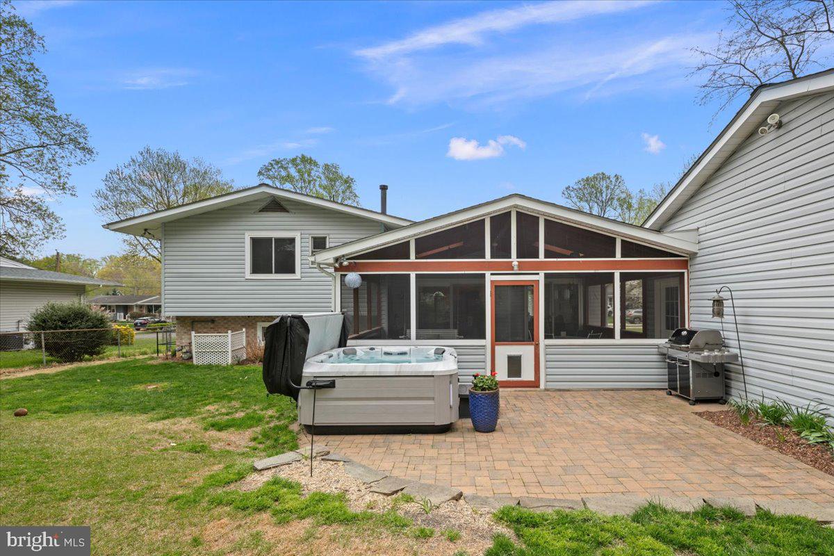 FAIRFAX VILLA - Residential