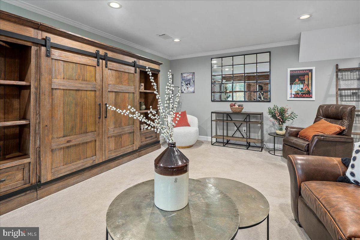 FAIRFAX VILLA - Residential