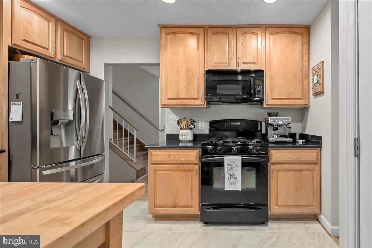 FAIRFAX VILLA - Residential