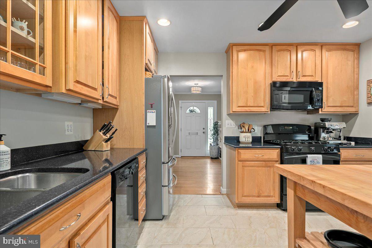 FAIRFAX VILLA - Residential