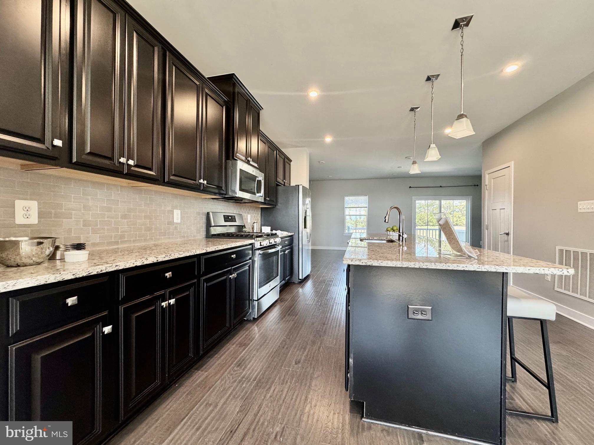 LAKE FREDERICK - Residential Lease