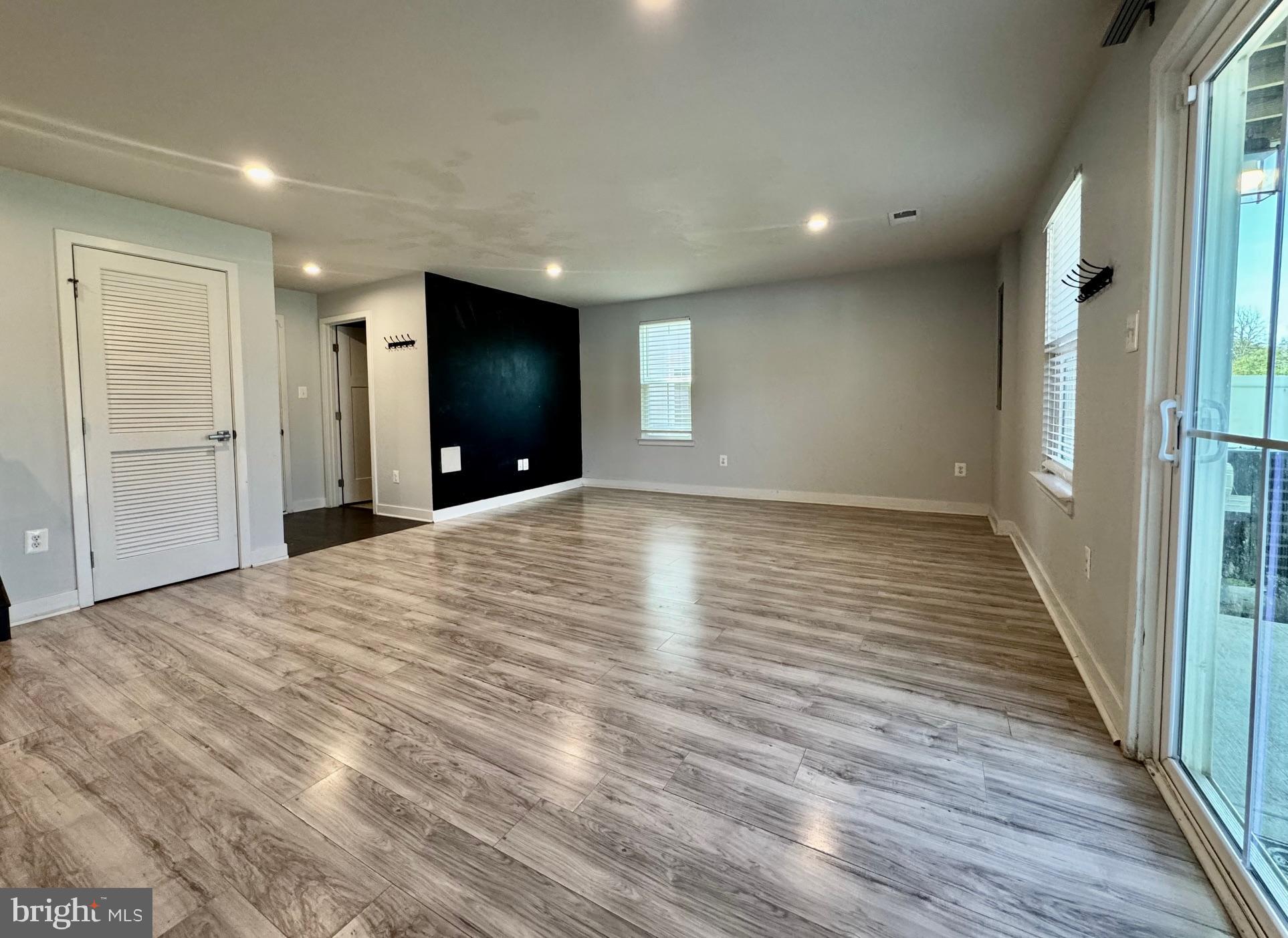 LAKE FREDERICK - Residential Lease