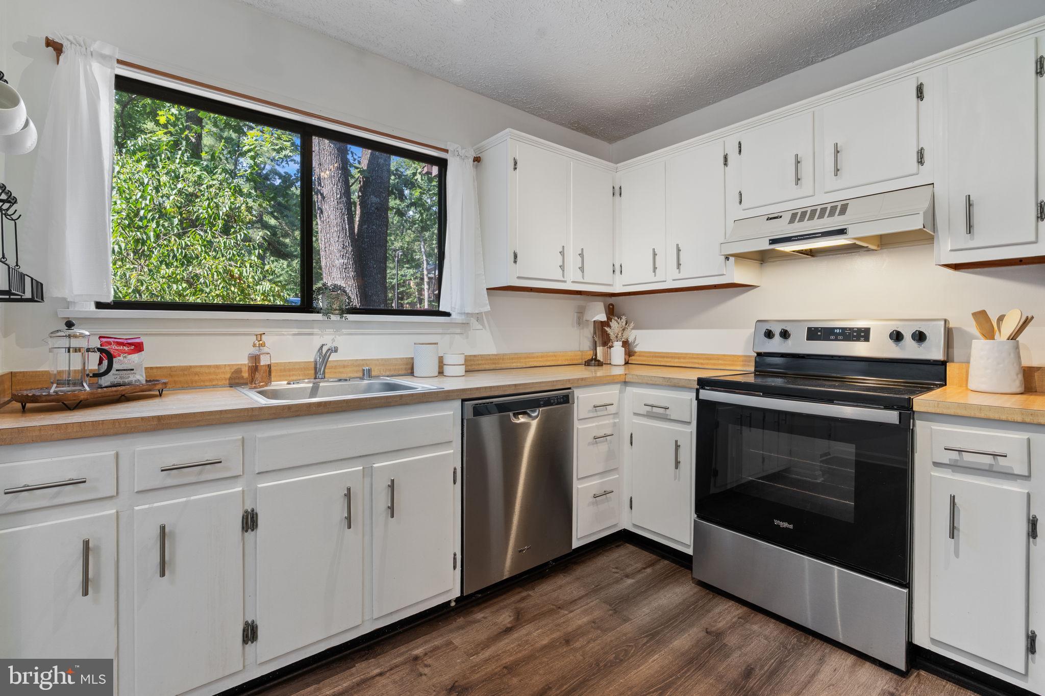23321 RED OAK COURT