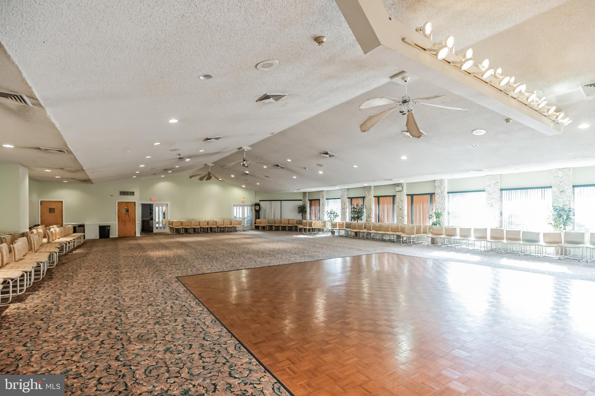 FOUNTAIN POINTE - Residential