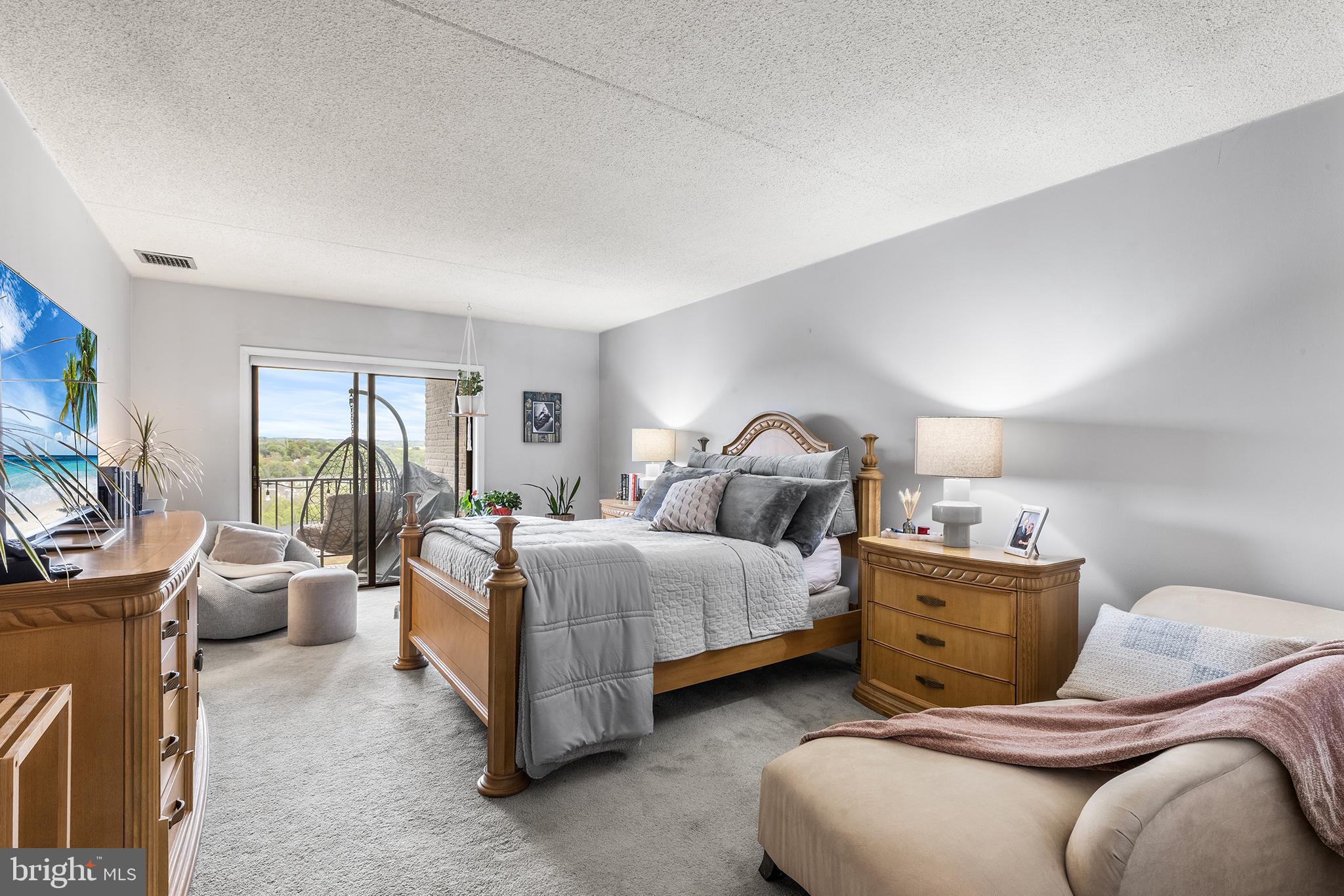 VALLEY FORGE TOWER - Residential