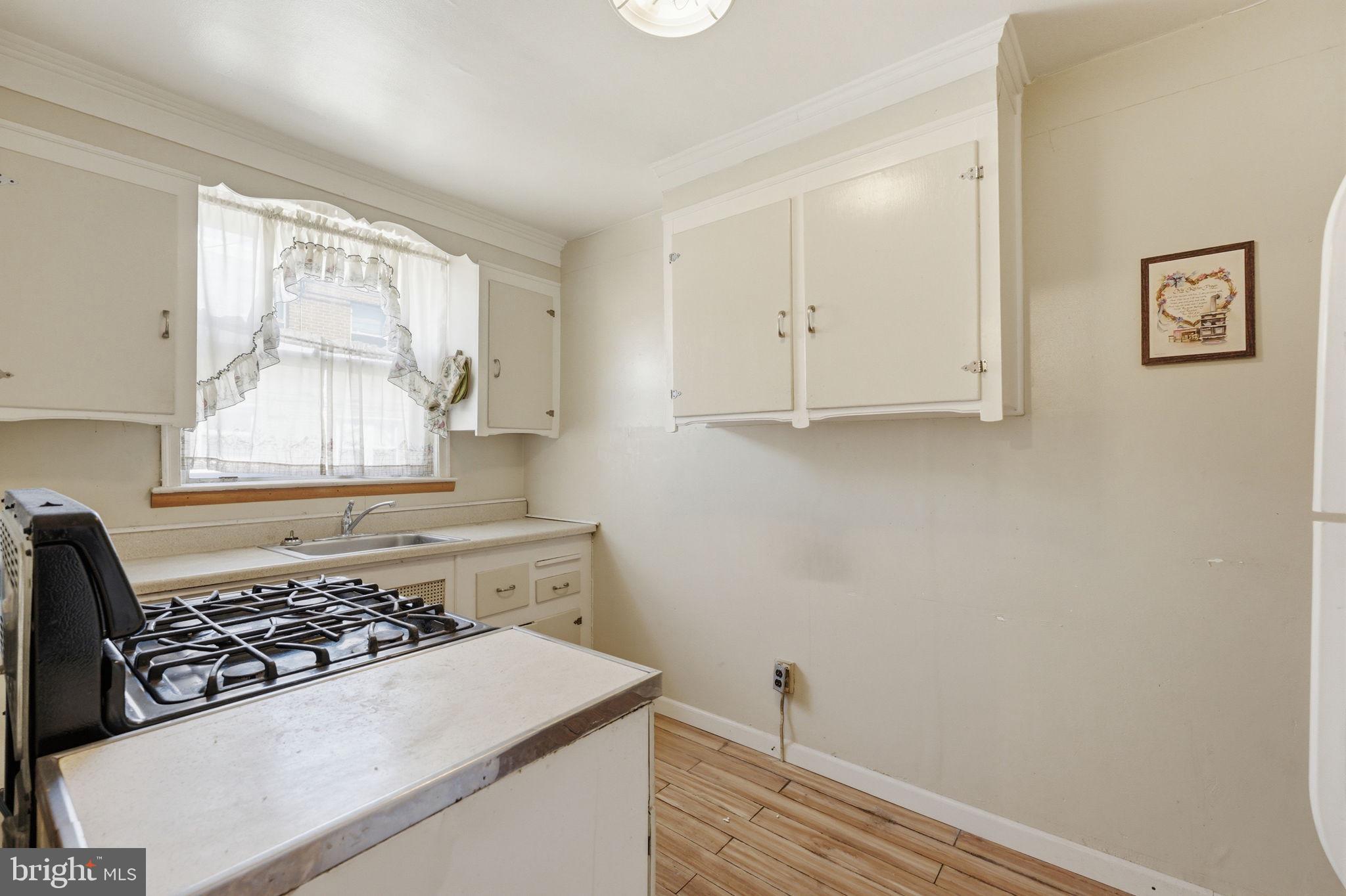 OXFORD CIRCLE - Residential