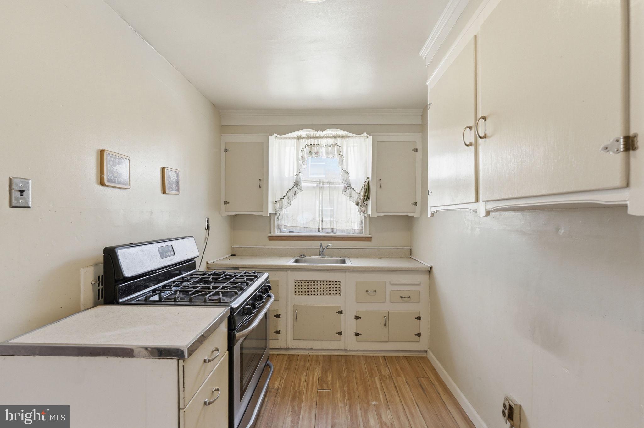 OXFORD CIRCLE - Residential