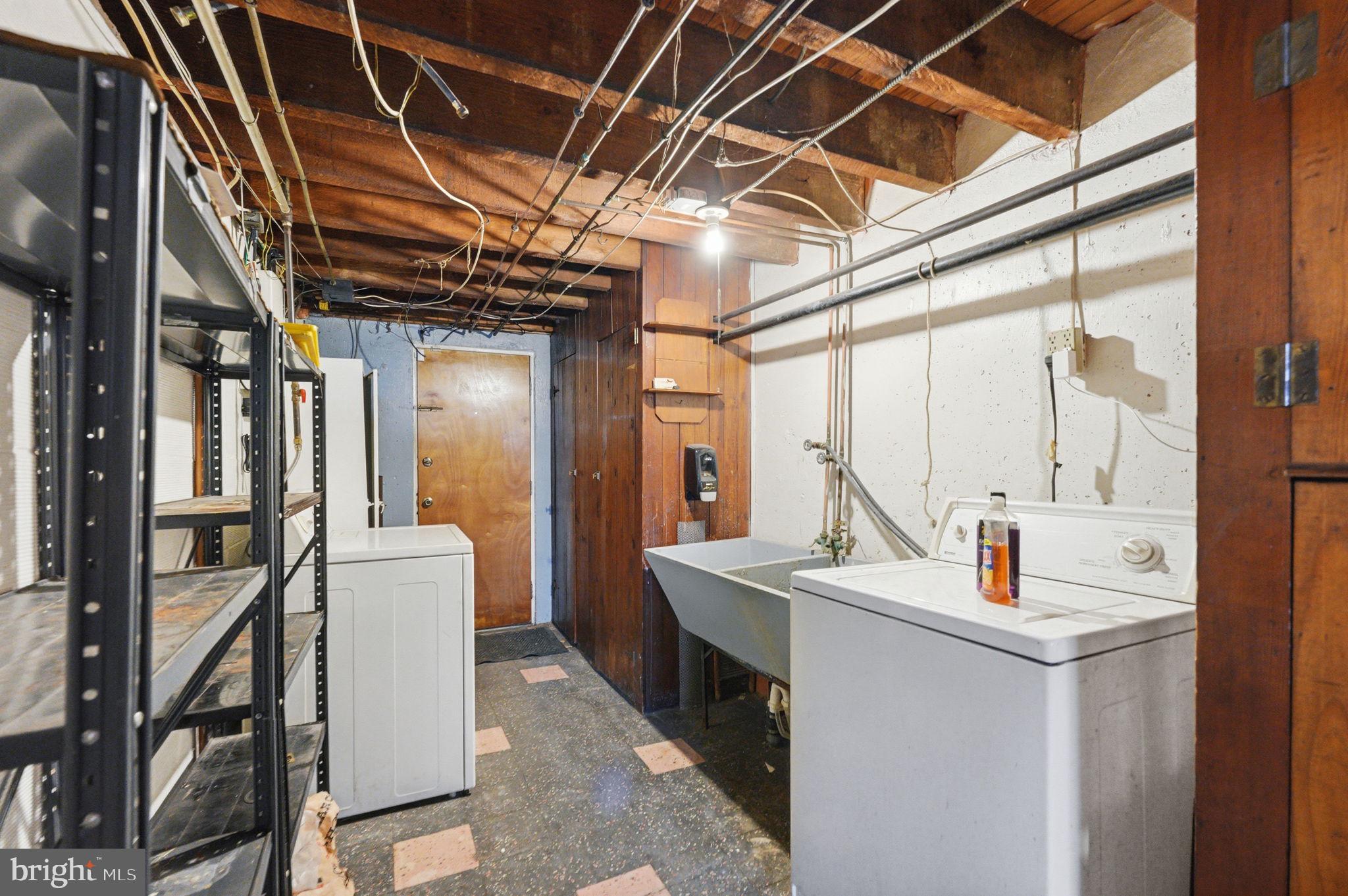 OXFORD CIRCLE - Residential