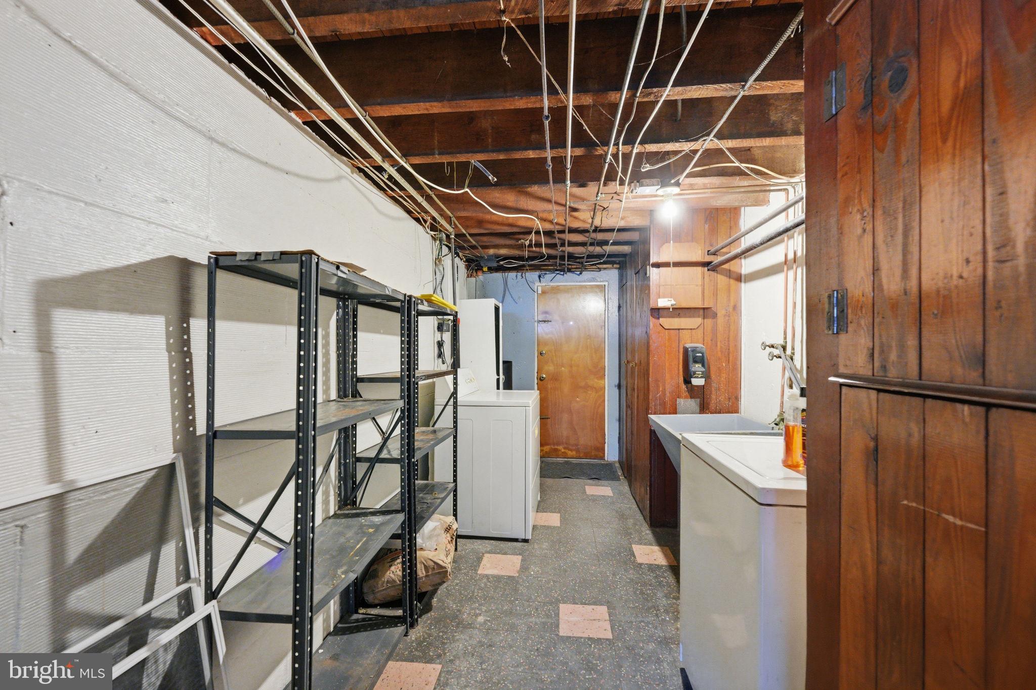 OXFORD CIRCLE - Residential