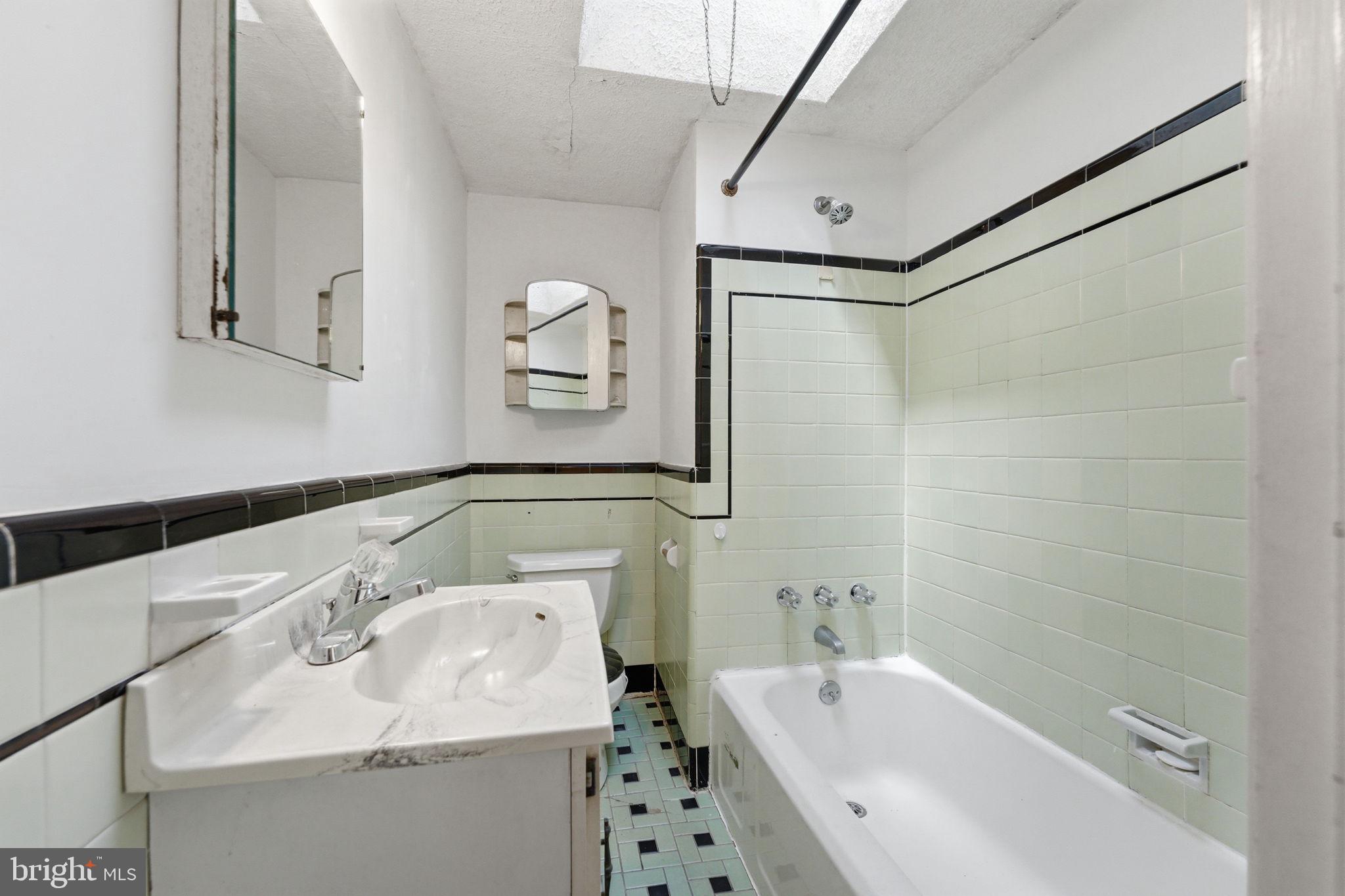 OXFORD CIRCLE - Residential