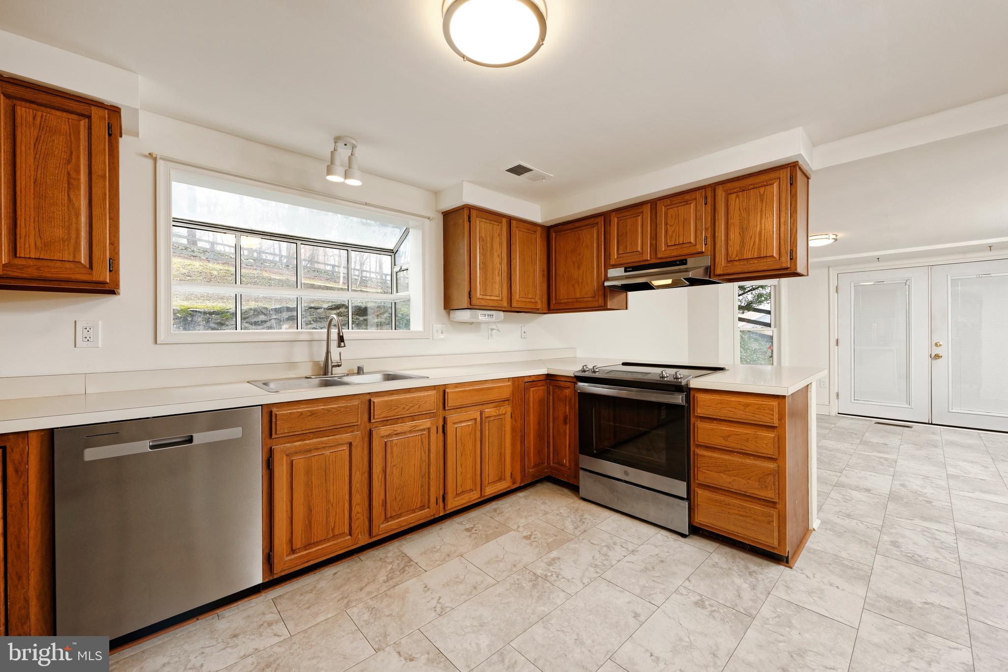 ROUND HILL - Residential