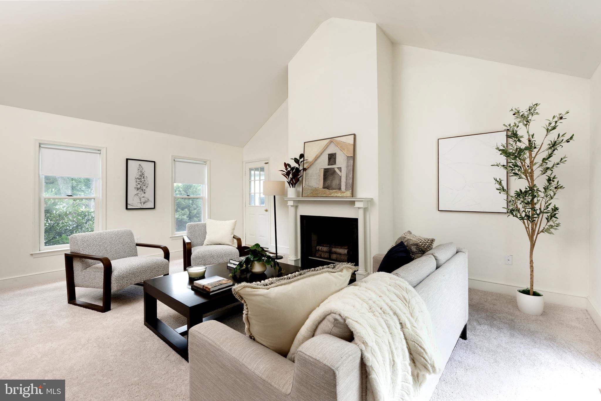 ROUND HILL - Residential