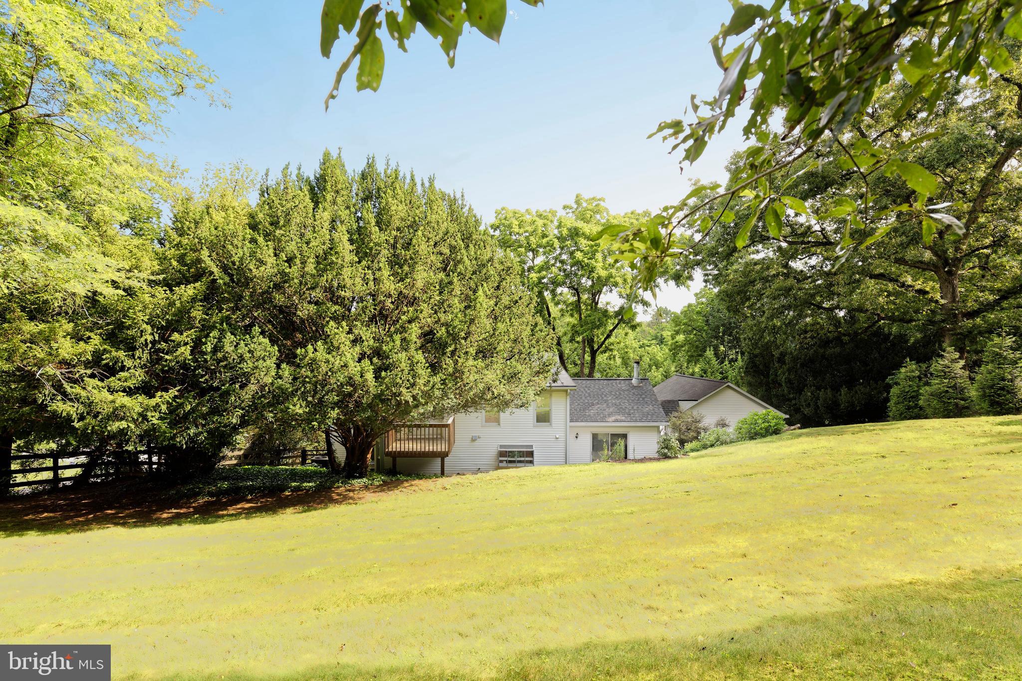 ROUND HILL - Residential