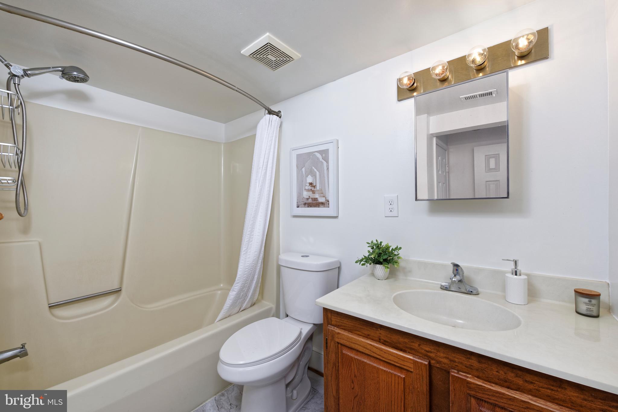 ROUND HILL - Residential