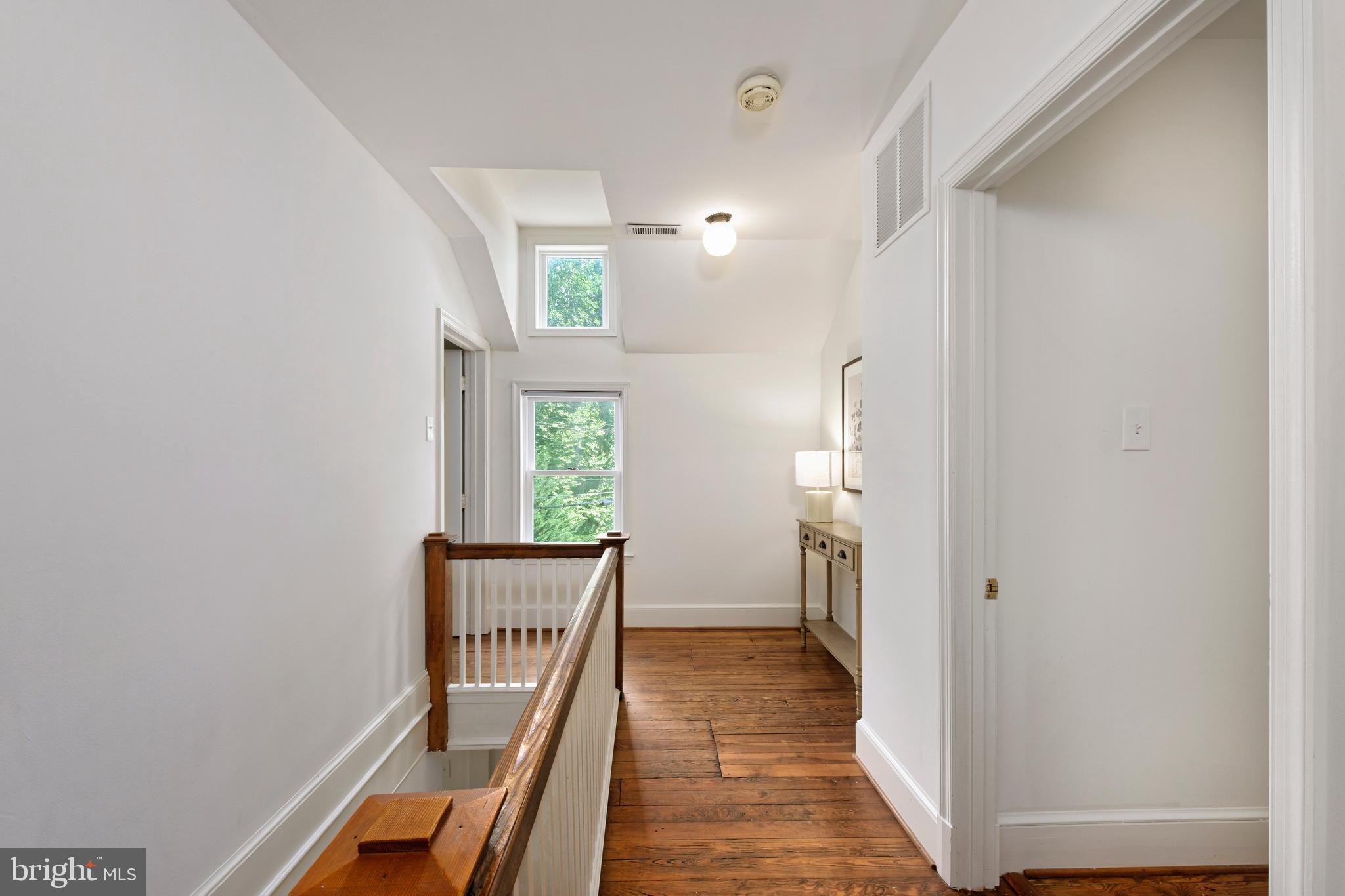 ROUND HILL - Residential