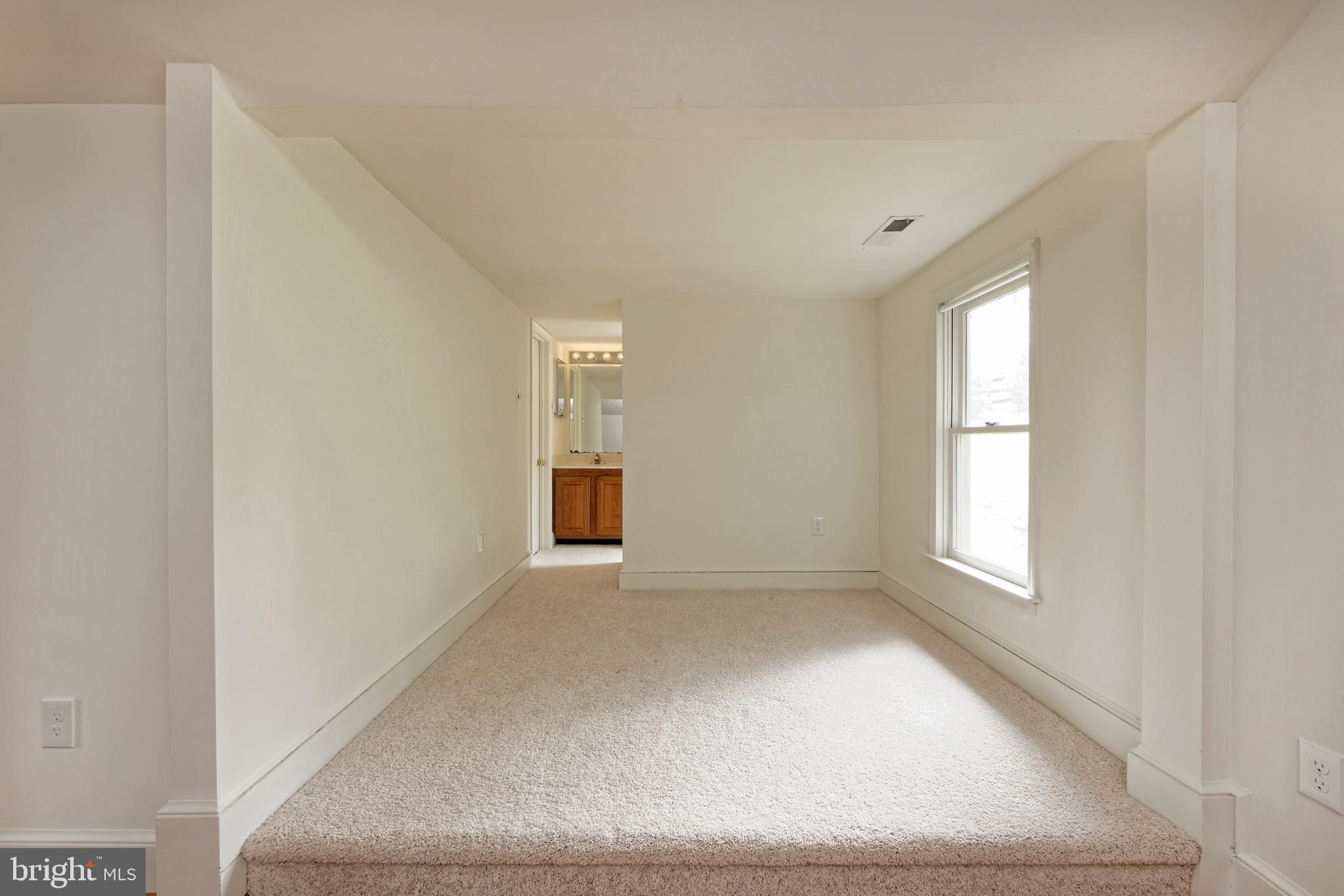 ROUND HILL - Residential