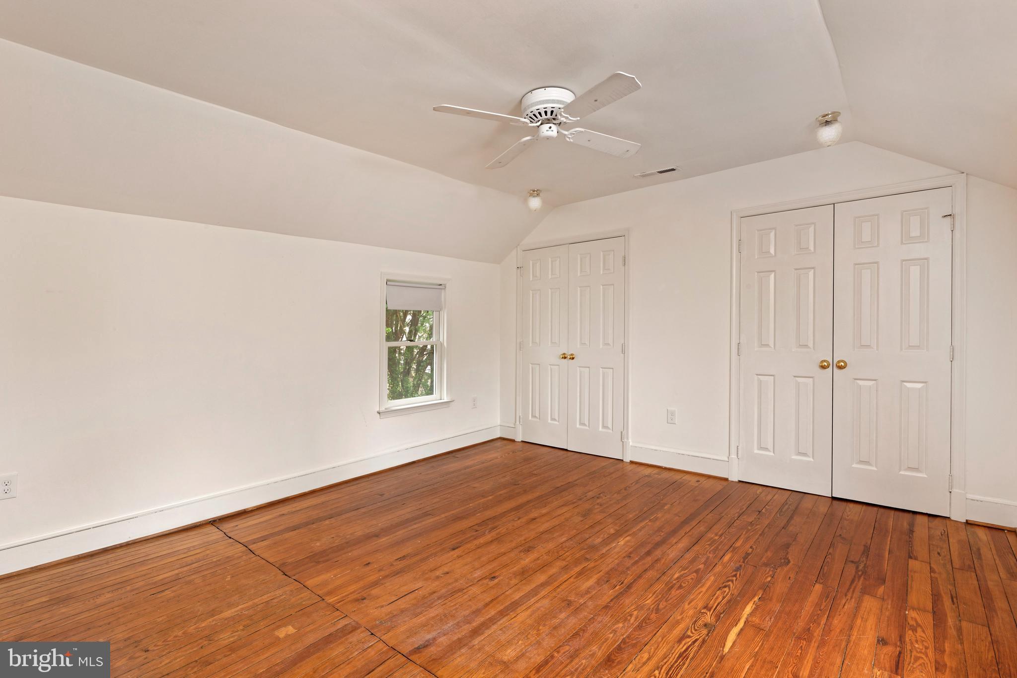 ROUND HILL - Residential