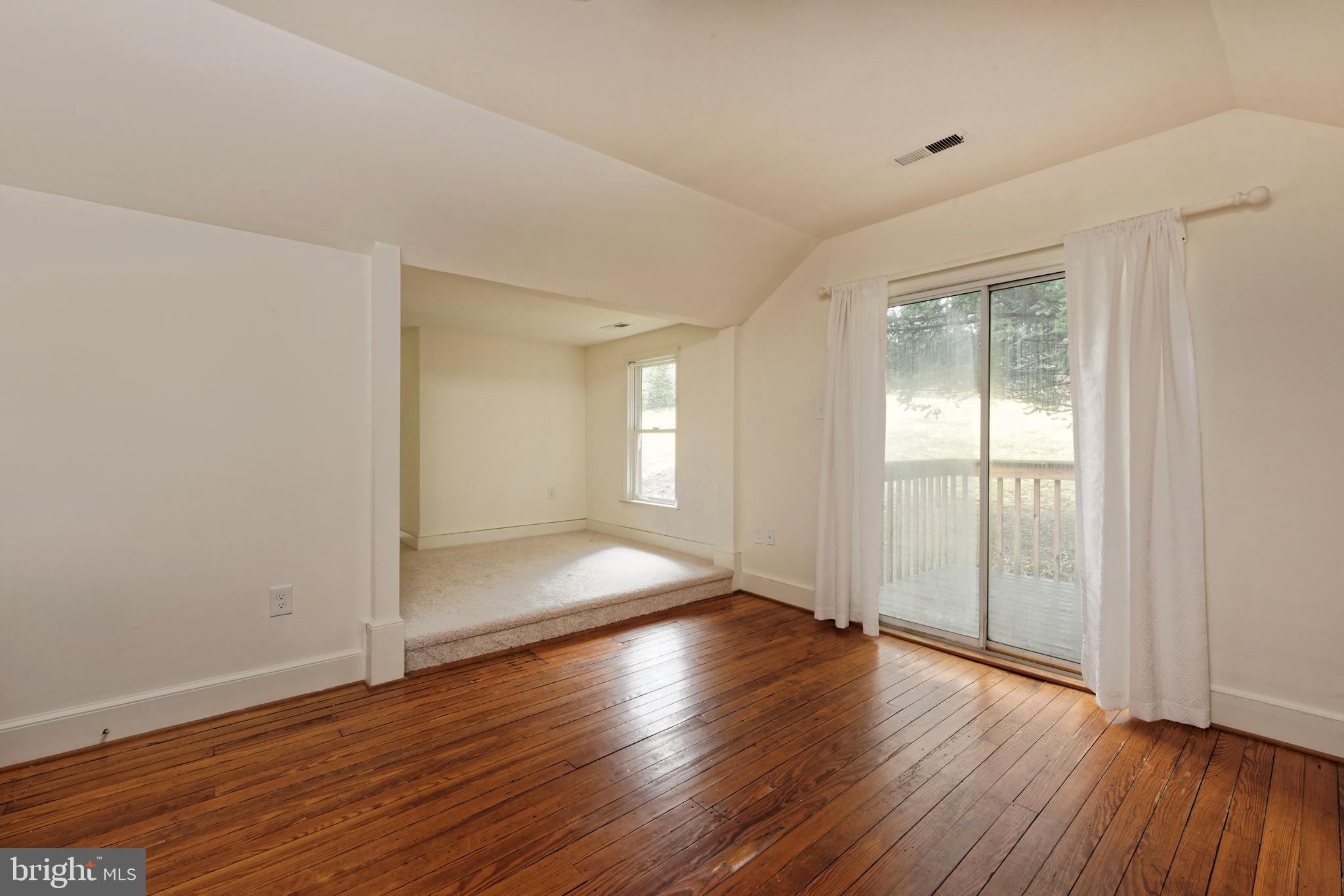 ROUND HILL - Residential