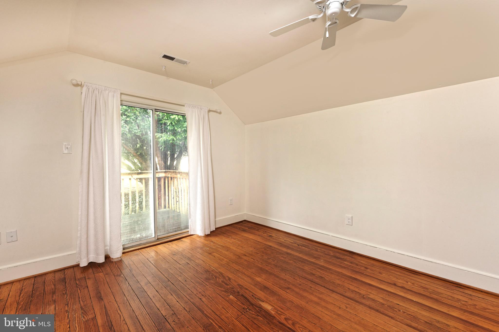 ROUND HILL - Residential