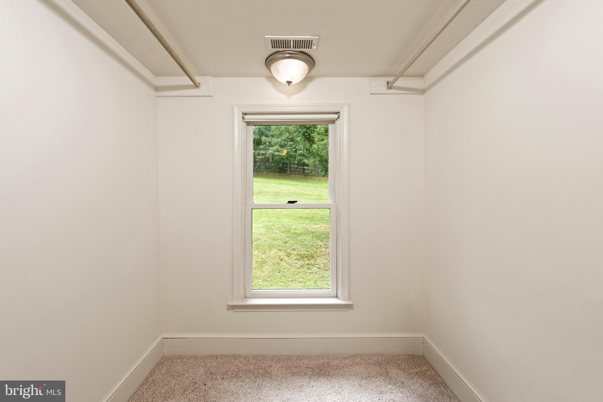 ROUND HILL - Residential