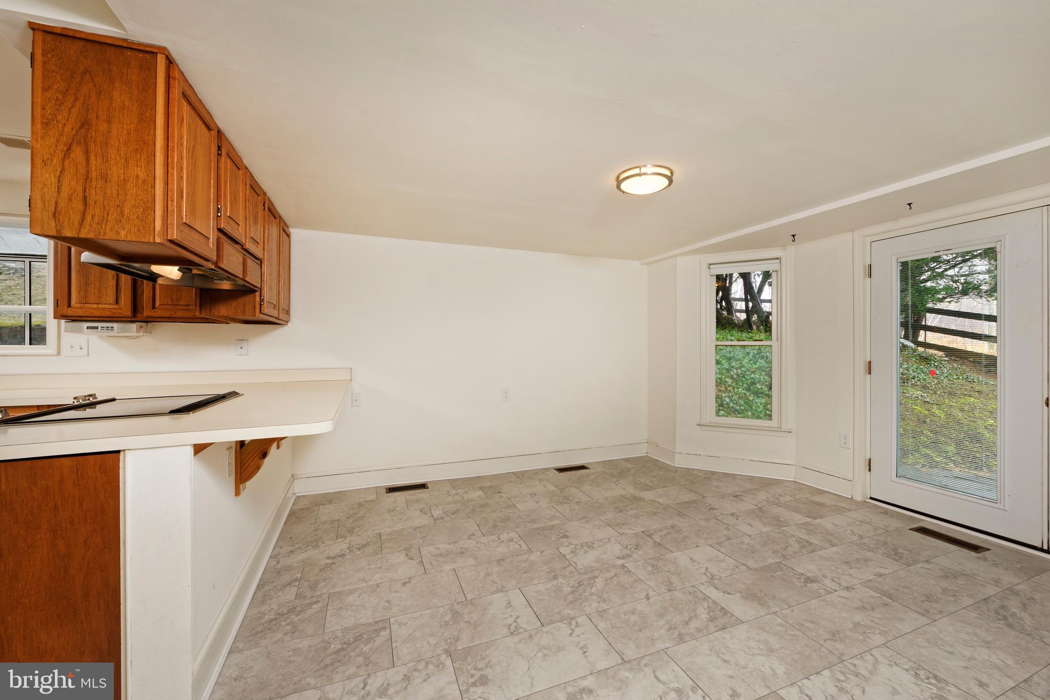 ROUND HILL - Residential