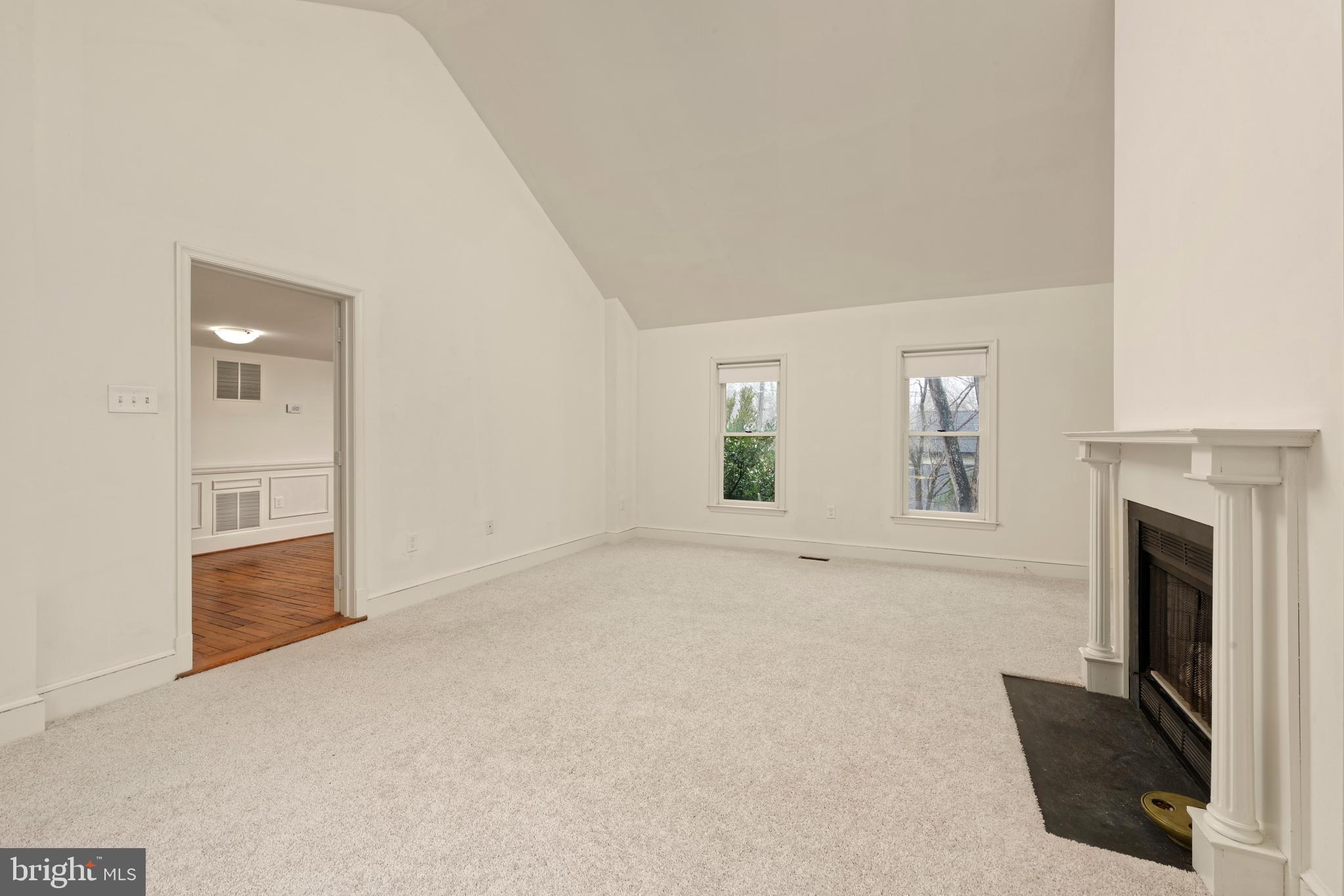 ROUND HILL - Residential