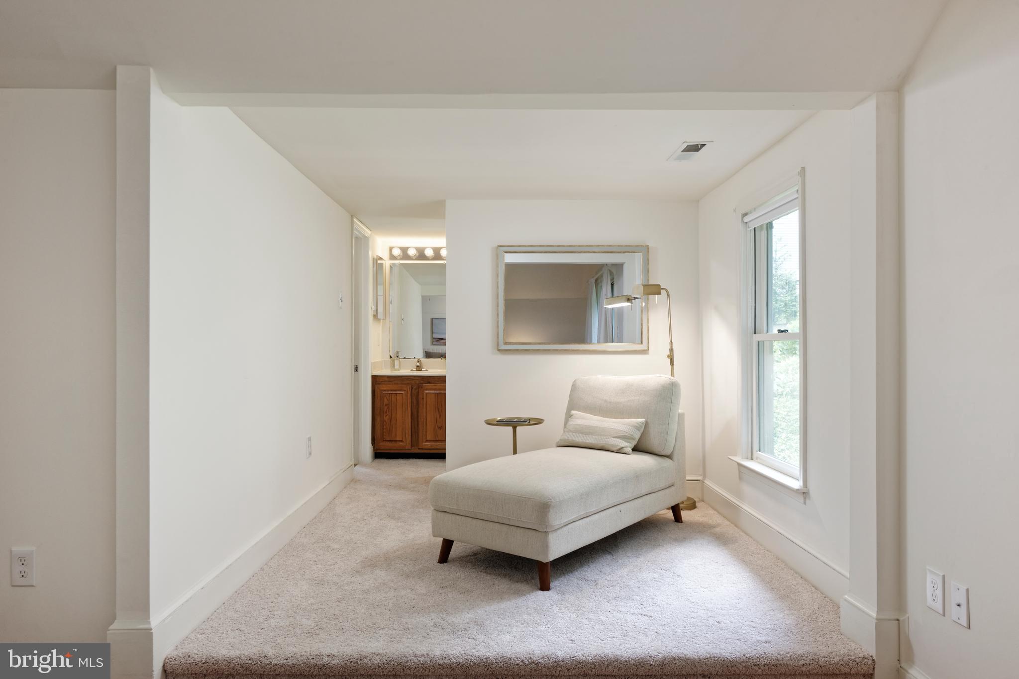 ROUND HILL - Residential