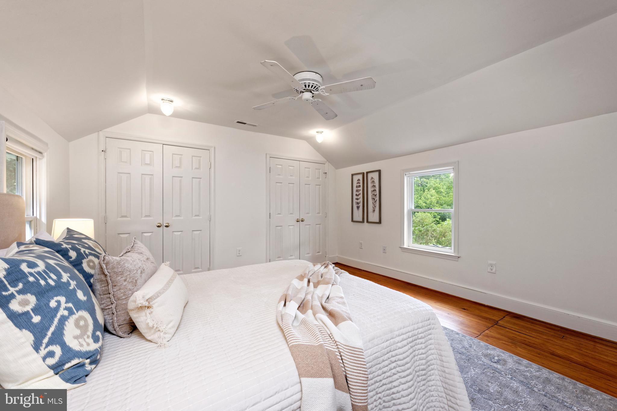 ROUND HILL - Residential