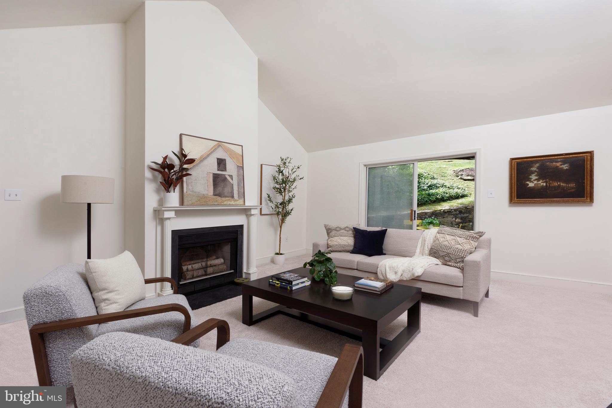 ROUND HILL - Residential