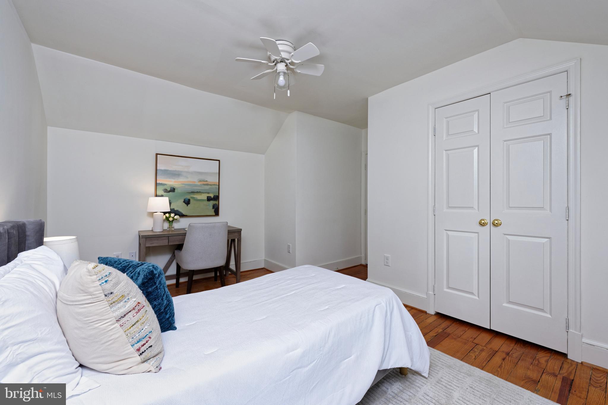 ROUND HILL - Residential