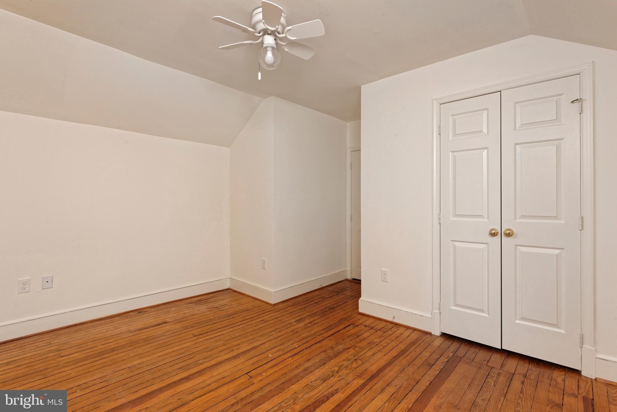 ROUND HILL - Residential