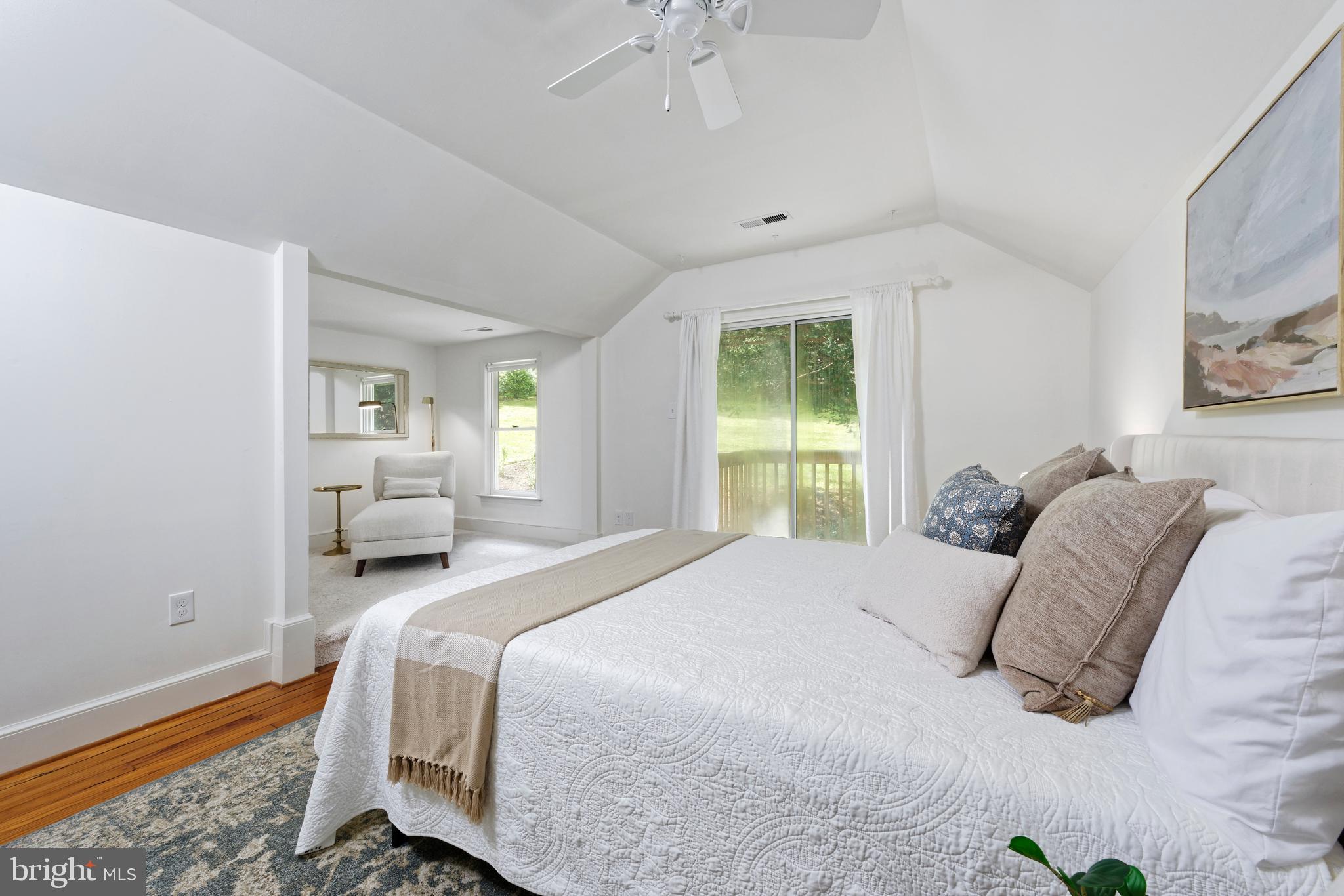 ROUND HILL - Residential