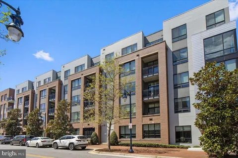 145 Riverhaven Drive Unit 309, Oxon Hill, MD MLS: MDPG2148092