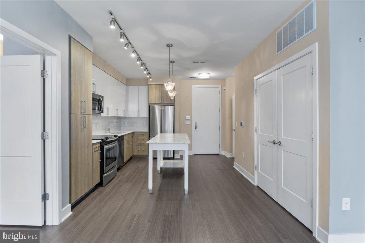 145 RIVERHAVEN DRIVE 309